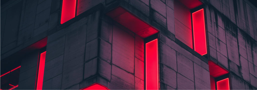 Imagen de un edificio con luces rojas a través de sus cristaleras