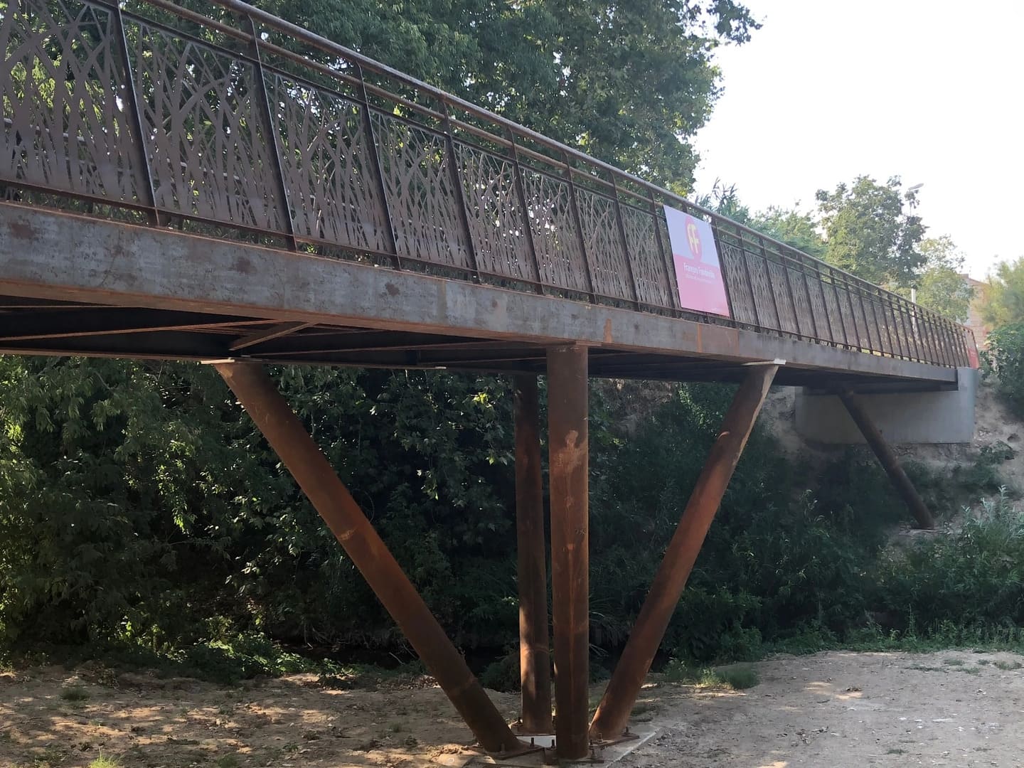 Pasarela sobre el río la Basse